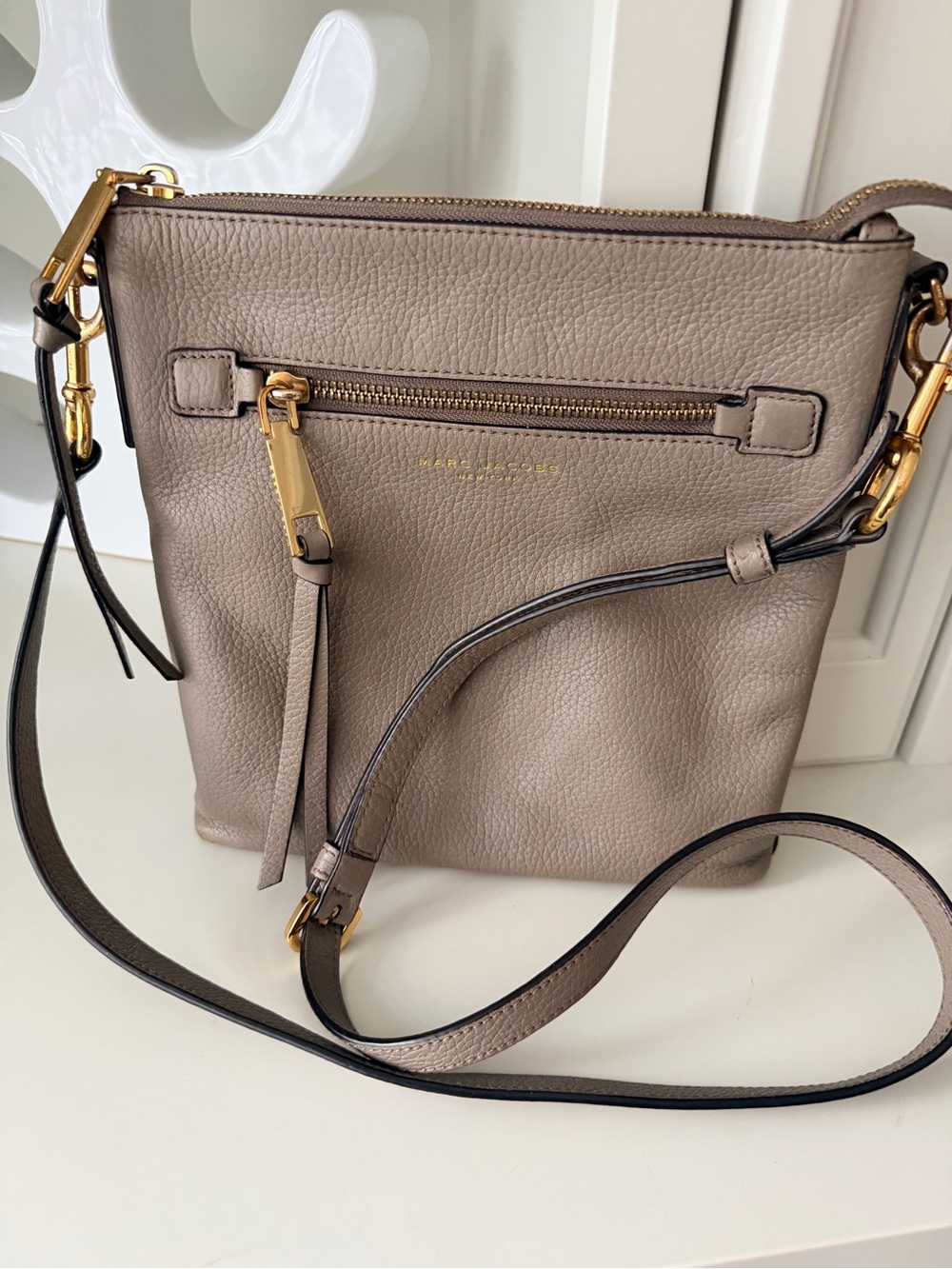 MARC JACOBS Taupe Recruit North South Pebbled Leather Crossbody Purse Bag Women